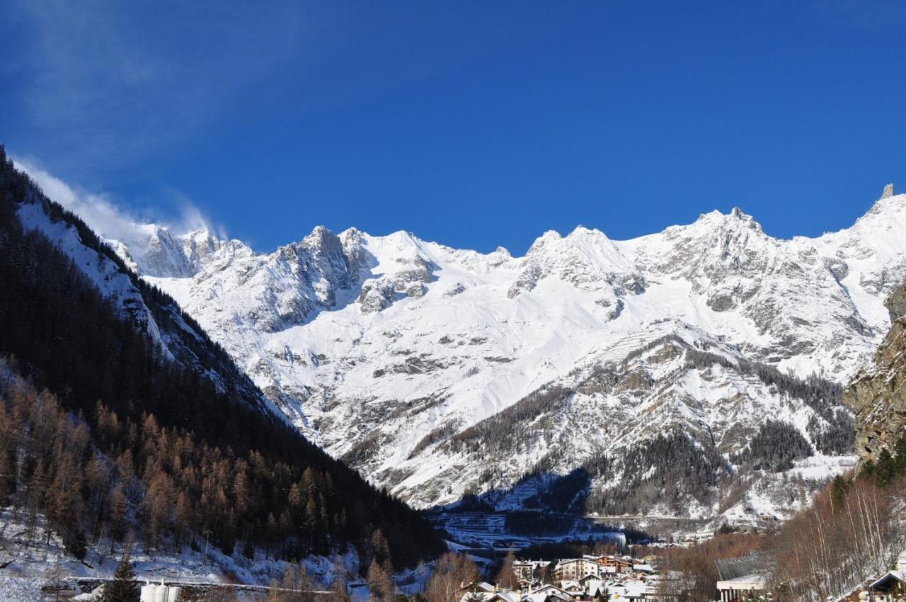 Jorasses La Maison De Courma Apartment Courmayeur Exterior photo