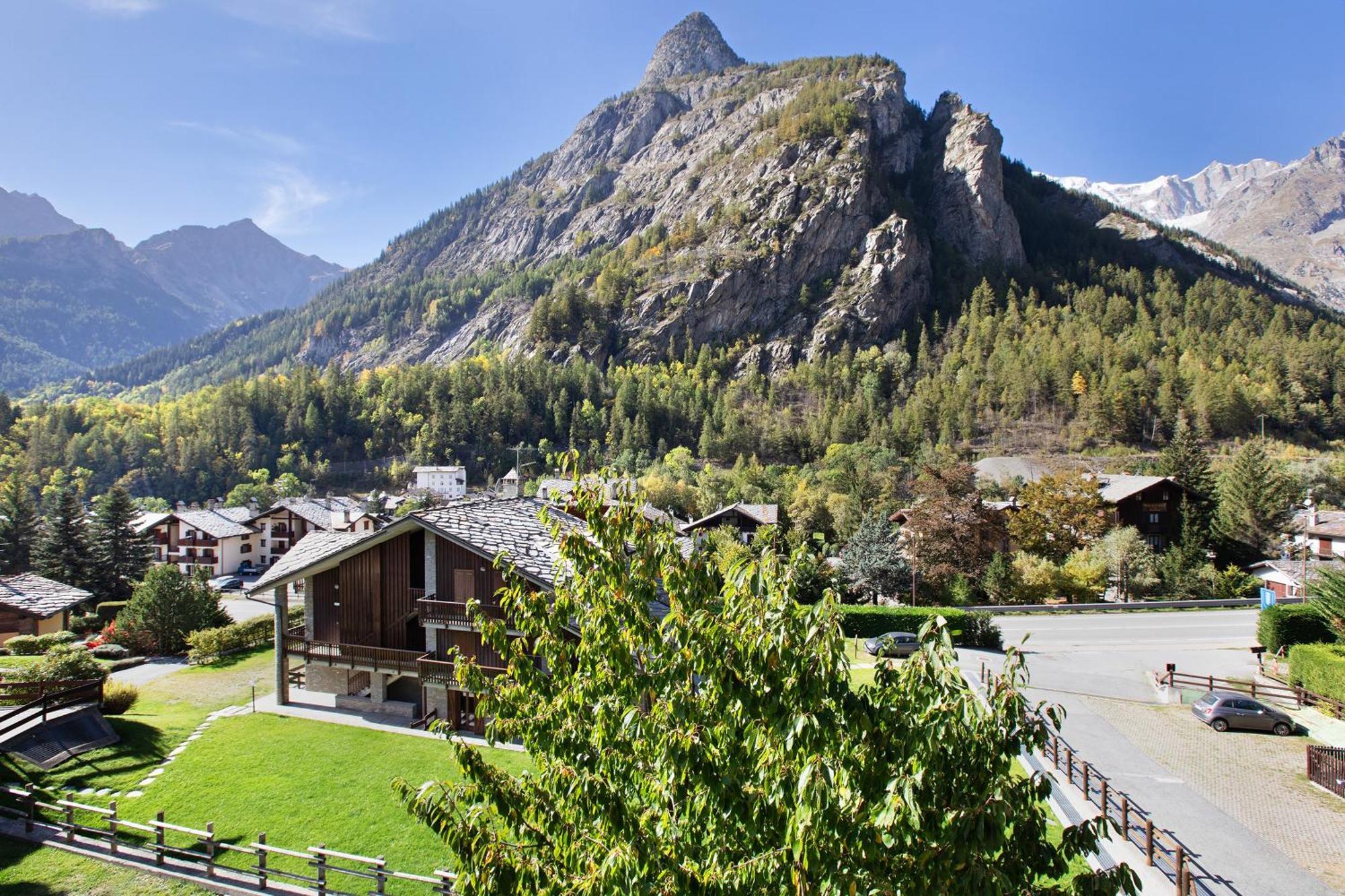 Jorasses La Maison De Courma Apartment Courmayeur Exterior photo