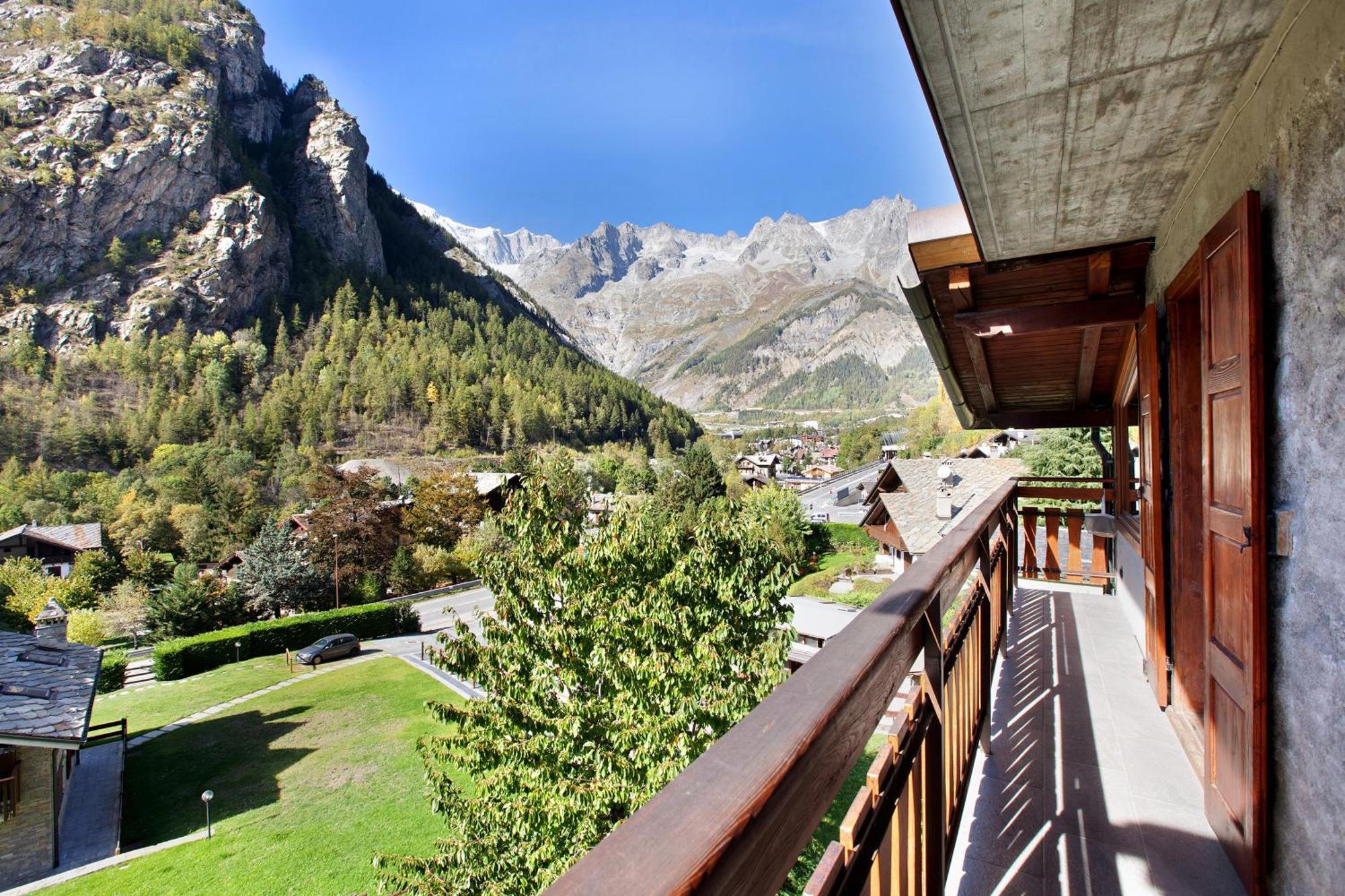 Jorasses La Maison De Courma Apartment Courmayeur Exterior photo